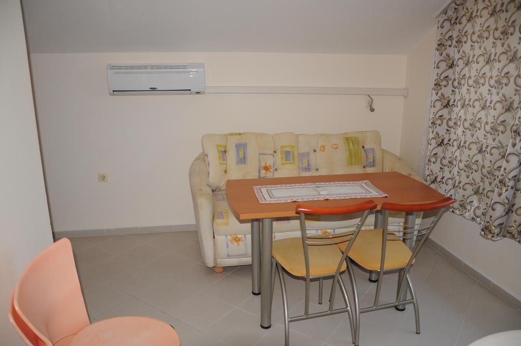 Hotel Babeva Sveti Vlas Bagian luar foto