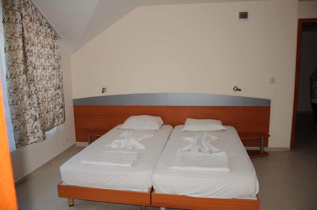 Hotel Babeva Sveti Vlas Bagian luar foto