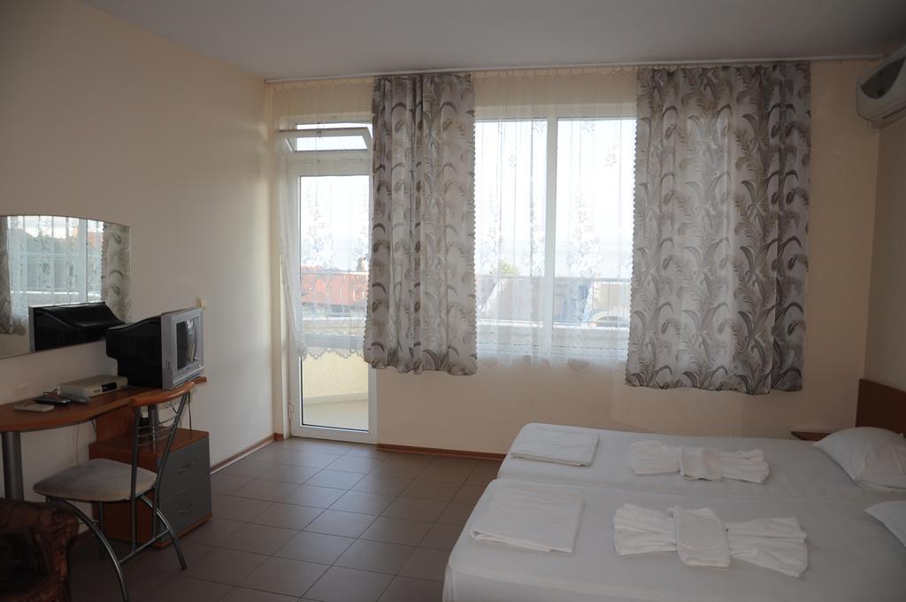 Hotel Babeva Sveti Vlas Bagian luar foto