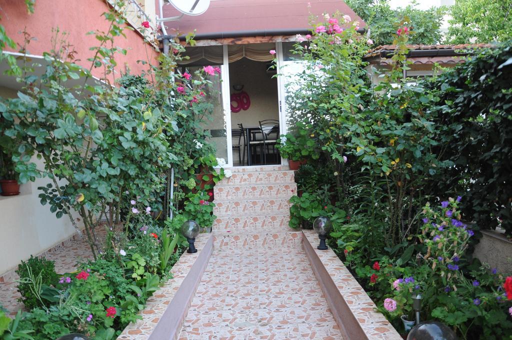 Hotel Babeva Sveti Vlas Bagian luar foto