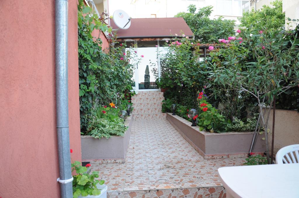 Hotel Babeva Sveti Vlas Bagian luar foto